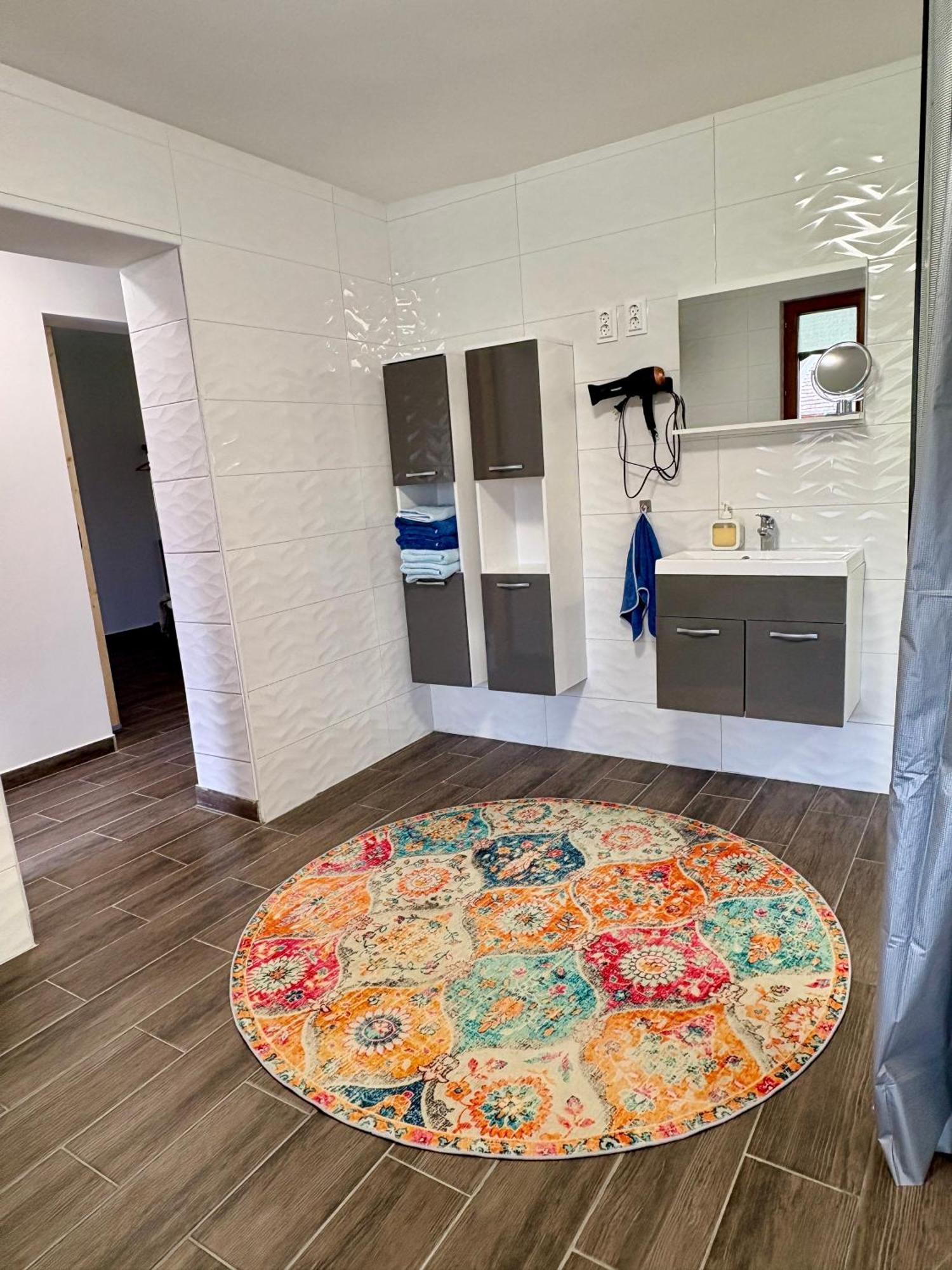 Sarffy Vendeghaz Apartment Szoce