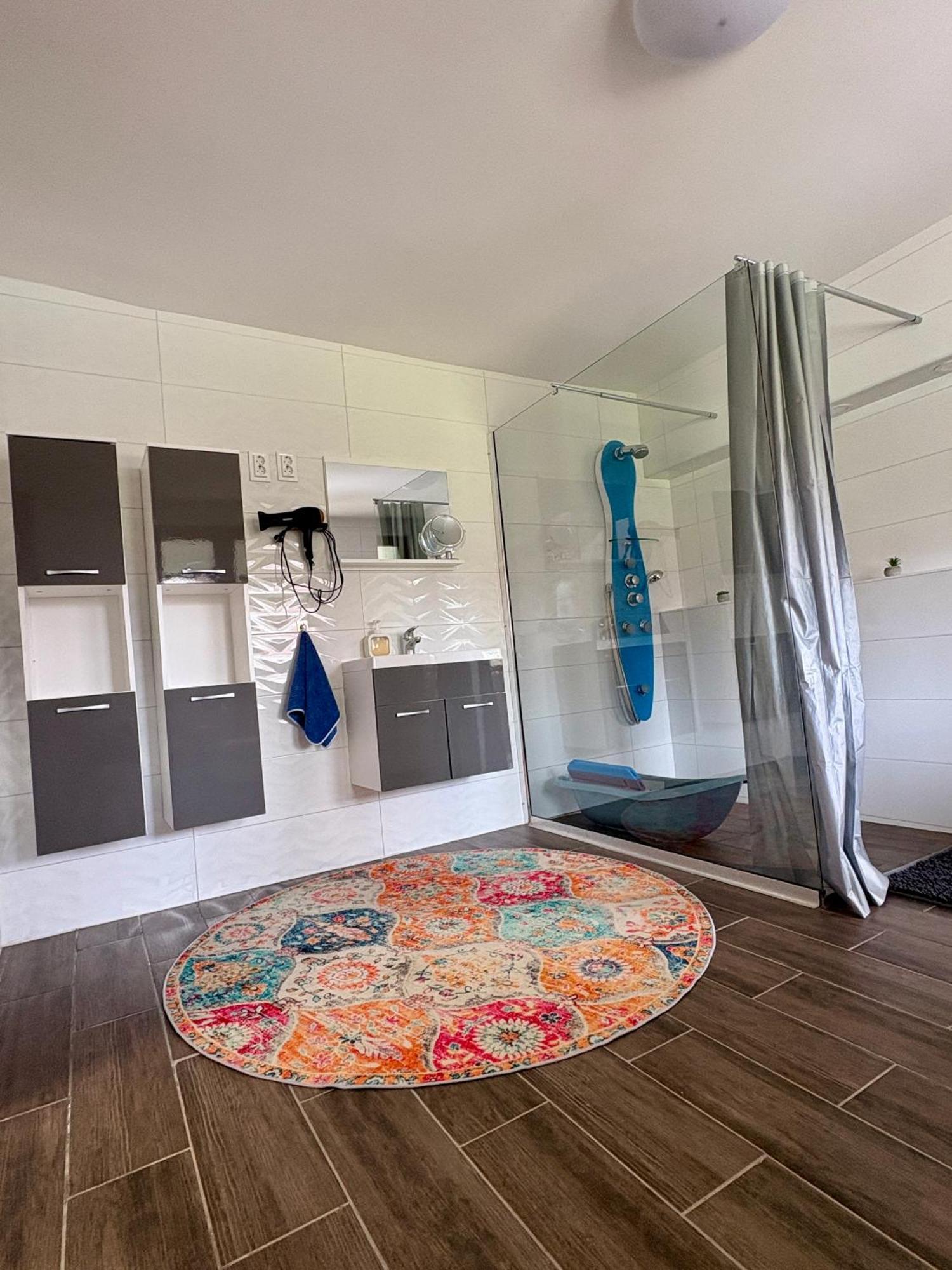 Sarffy Vendeghaz Apartment *